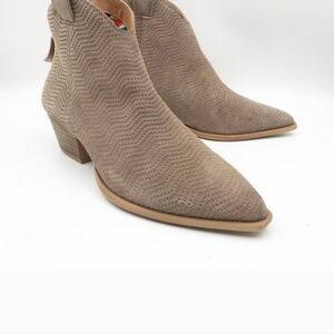 DINGO Suede Boots size 9